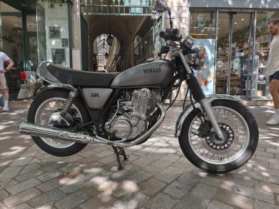 YAMAHA SR 400