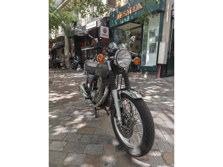YAMAHA SR 400