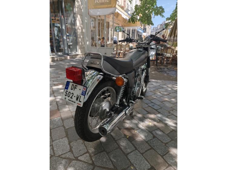 YAMAHA SR 400