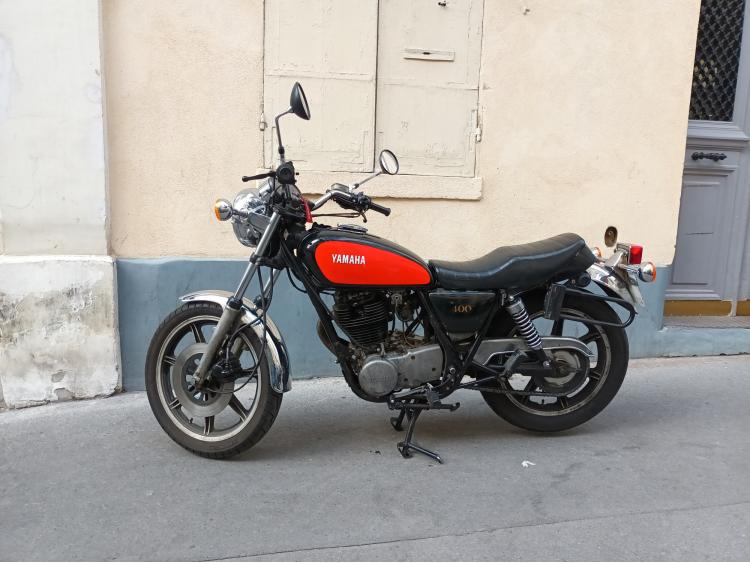 YAMAHA SR 400