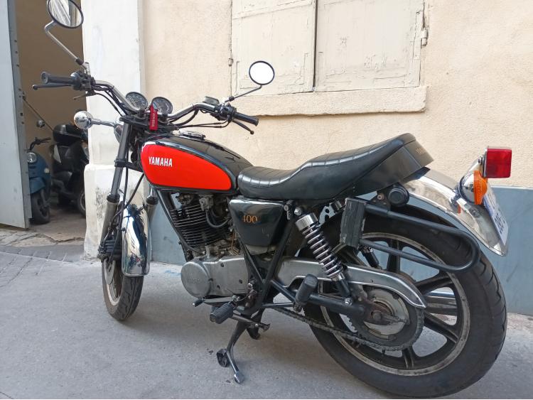 YAMAHA SR 400