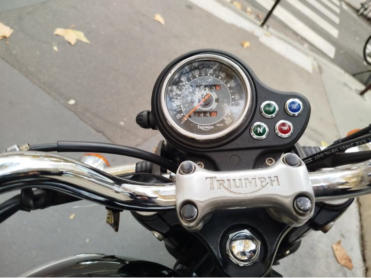 TRIUMPH BONNEVILLE 865 T100