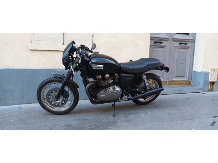 TRIUMPH THRUXTON 900