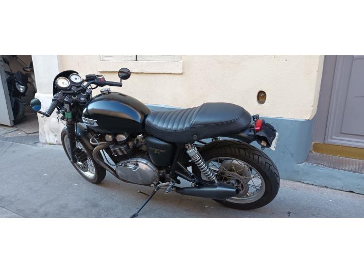 TRIUMPH THRUXTON 900