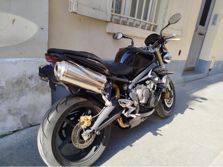 TRIUMPH STREET TRIPLE 675
