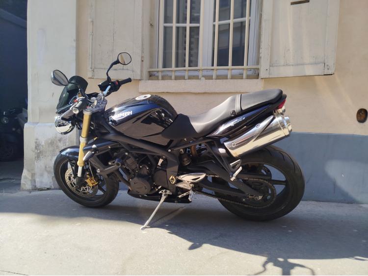 TRIUMPH STREET TRIPLE 675